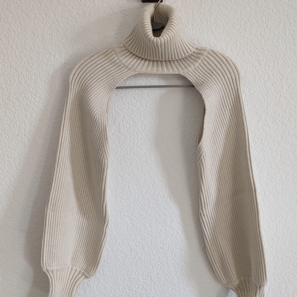 Zara ARM Warmer - Picture 13 of 16